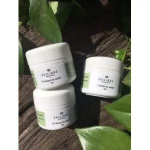 O Pó Dental que além de higienizar, também clareia os dentes :)